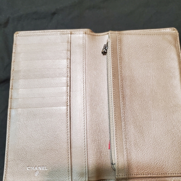 CHANEL Gold Metallic Leather Bifold Wallet. 🌟 Host Pick 🌟 - Picture 5 of 13